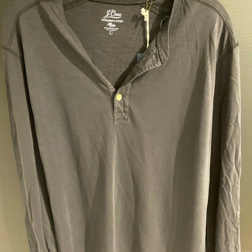L Jcrew men’s three button black Jersey long sleeve tee